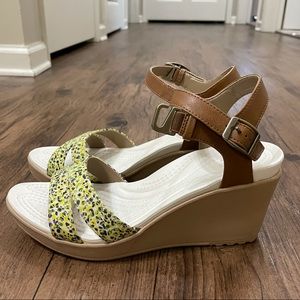 Crocs Dual Comfort Wedges Size 8 w/easy closure